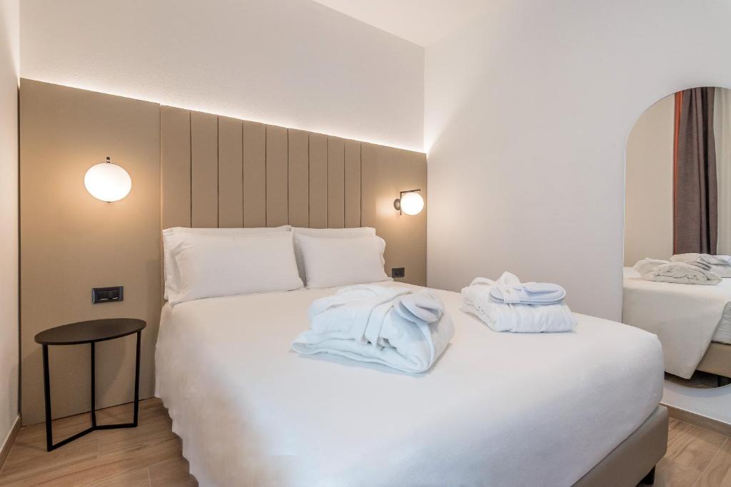 Łóżko lub łóżka w pokoju w obiekcie BB Hotels Smarthotel Duomo