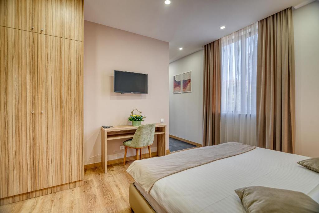 Postel nebo postele na pokoji v ubytování Orbeli Hotel Yerevan