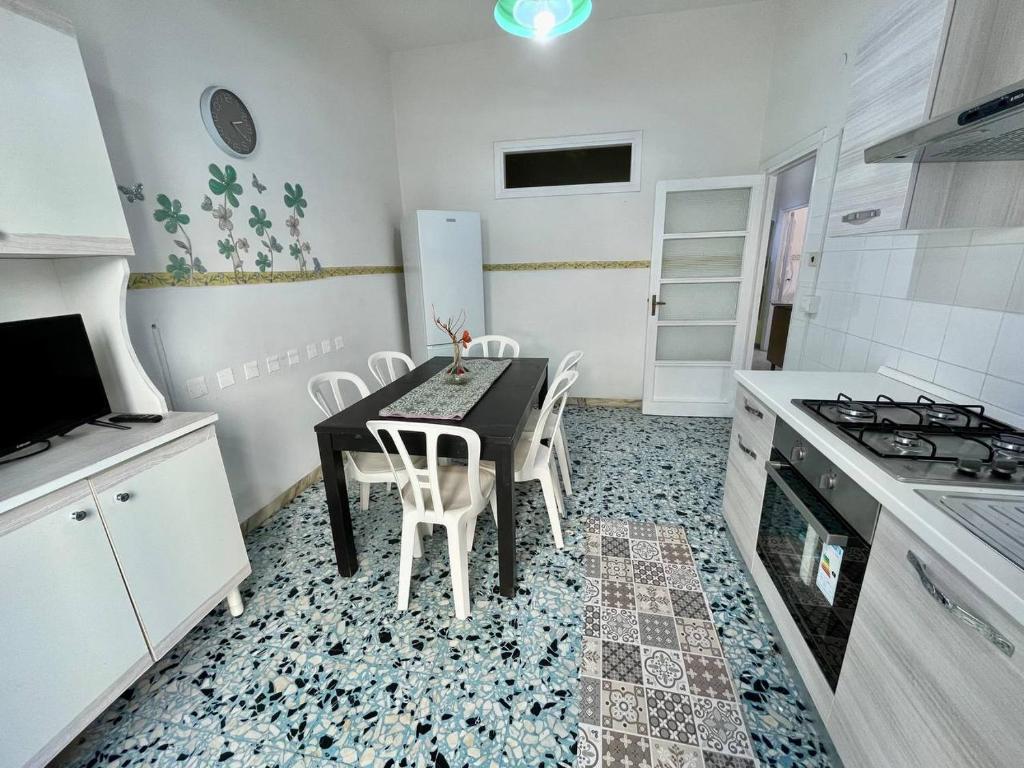 Kuchyň nebo kuchyňský kout v ubytování Scauri Holiday