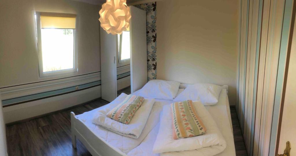 Postel nebo postele na pokoji v ubytování Ferienhaus Zeulenrodaer Meer