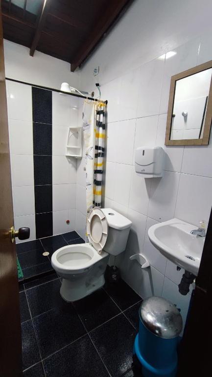 Koupelna v ubytování Hostel Urban City Medellin