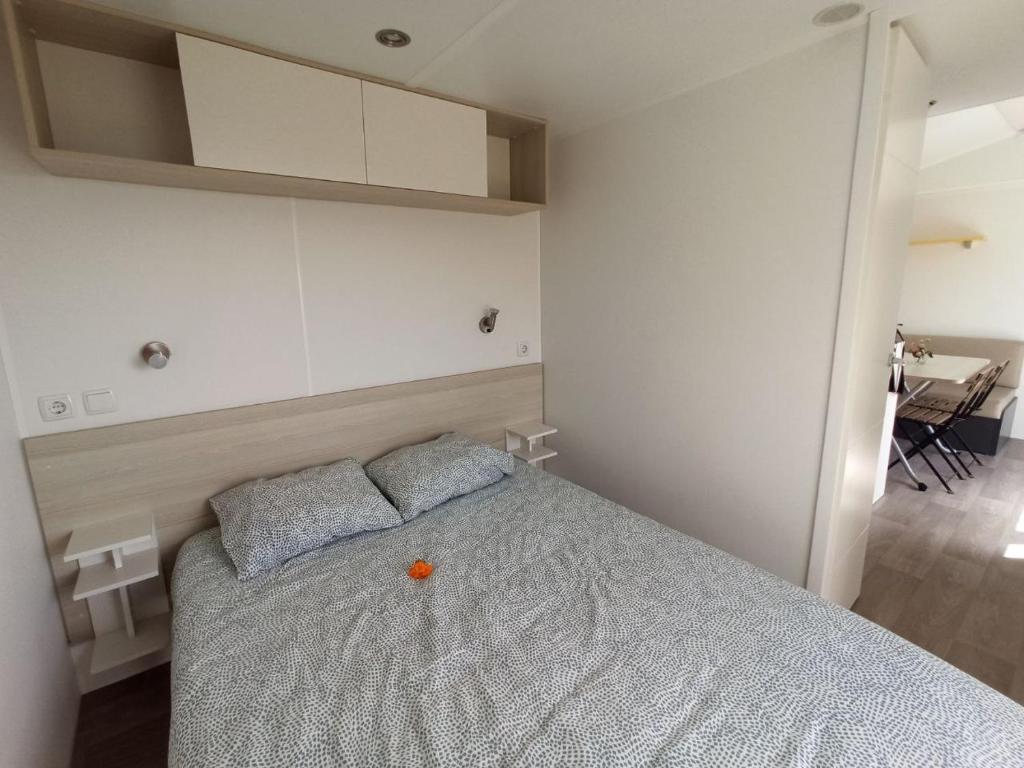 Postel nebo postele na pokoji v ubytování Casitas Mobil Home