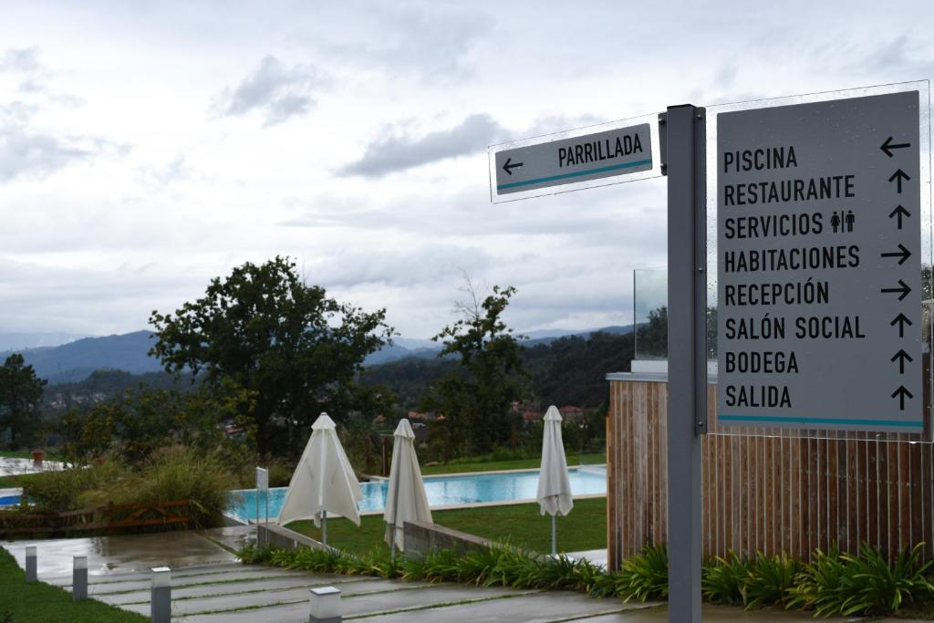 The swimming pool at or close to Hotel Nande