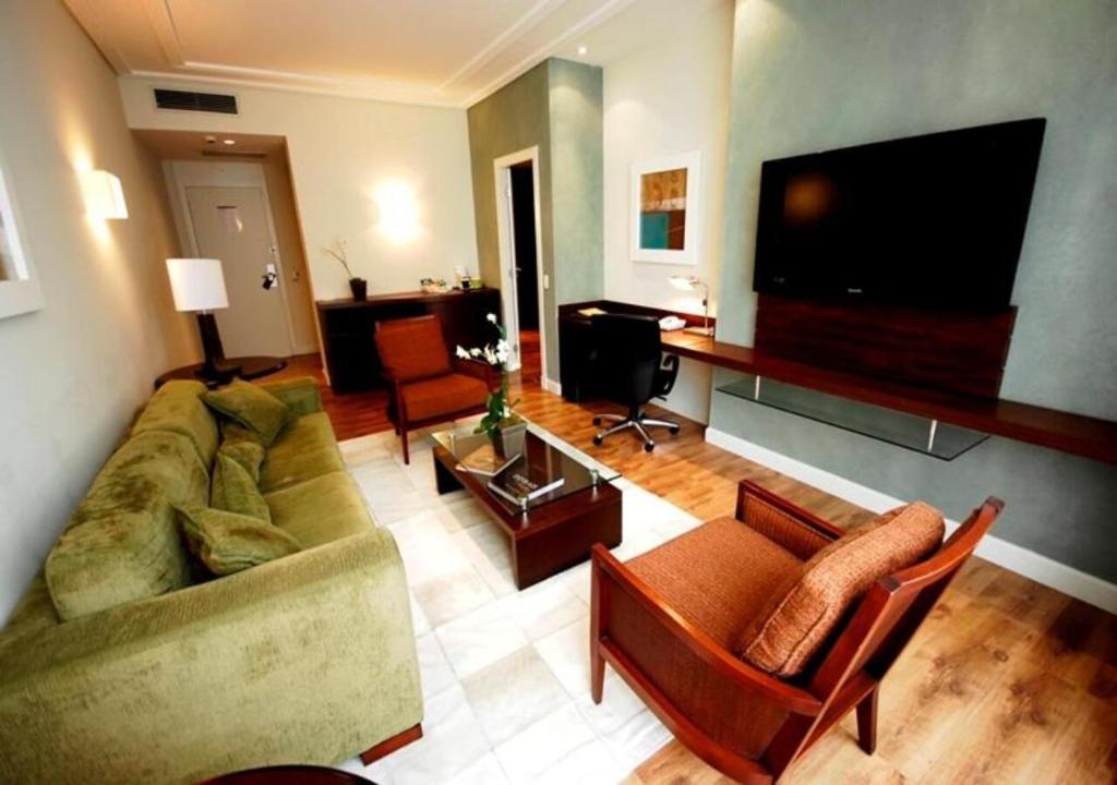 TV a/nebo společenská místnost v ubytování Radisson Hotel Curitiba