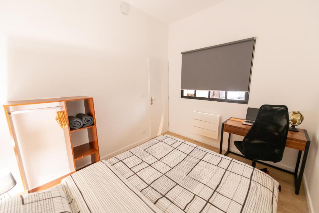 Posteľ alebo postele v izbe v ubytovaní KASA LOFT CENTRE 2 - WIFI et TV - Confortable et stationnement gratuit à proximité