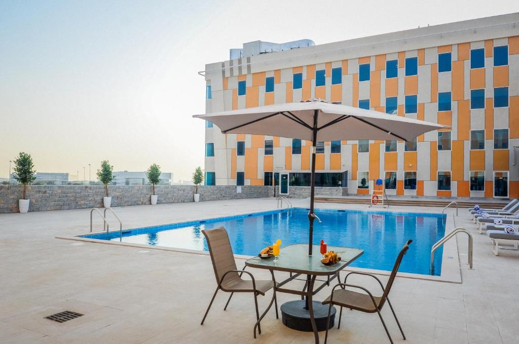 VOGO Grand Hotel Formerly Best Western Plus Hotel Dubai Academic City - Resim 12