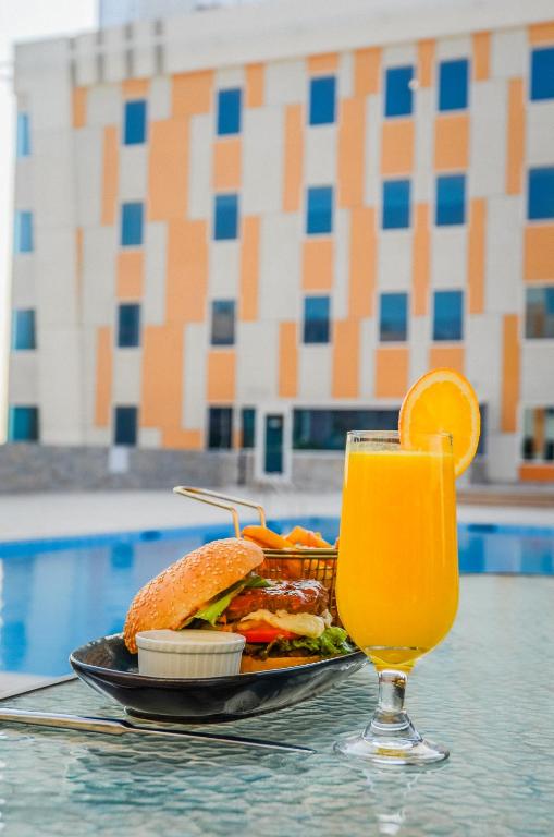 VOGO Grand Hotel Formerly Best Western Plus Hotel Dubai Academic City - Resim 10