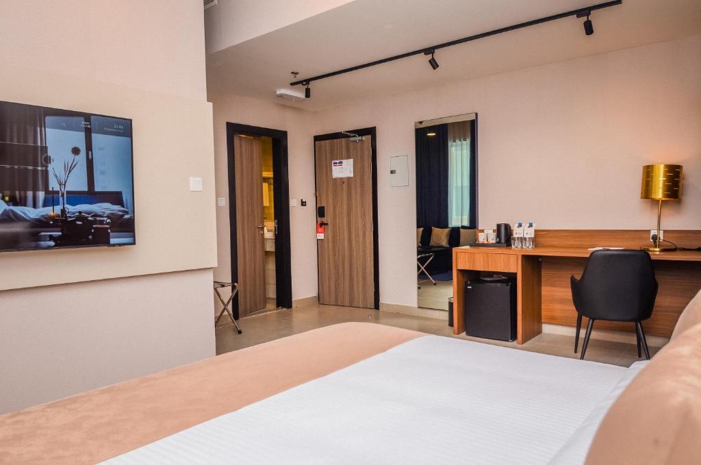 VOGO Grand Hotel Formerly Best Western Plus Hotel Dubai Academic City - Resim 26