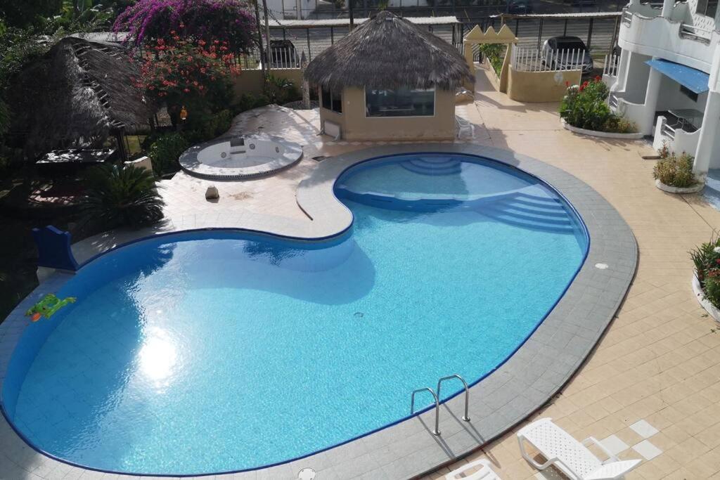 Departamento completo con piscina Tonsupa - Appartement Met Drie Slaapkamers
