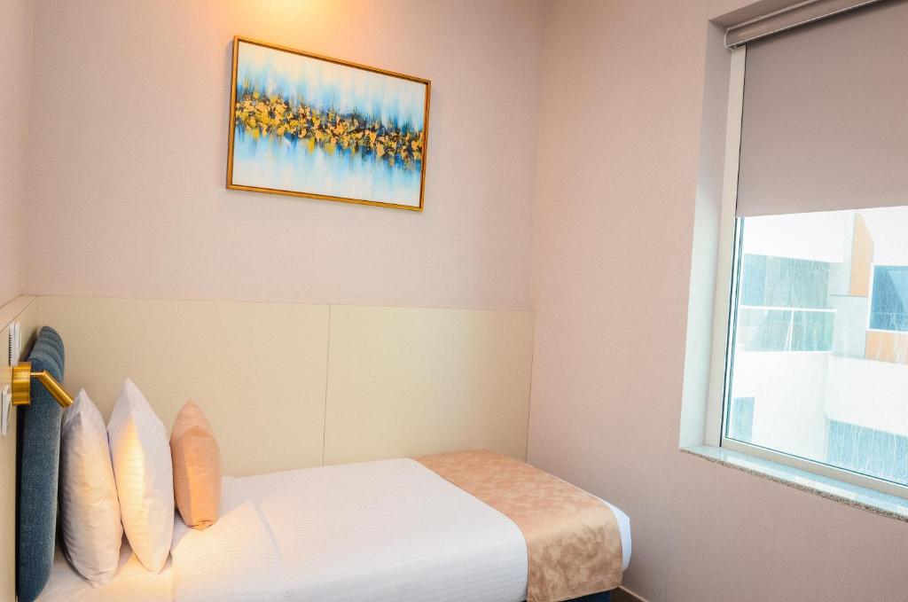 VOGO Grand Hotel Formerly Best Western Plus Hotel Dubai Academic City - Resim 29