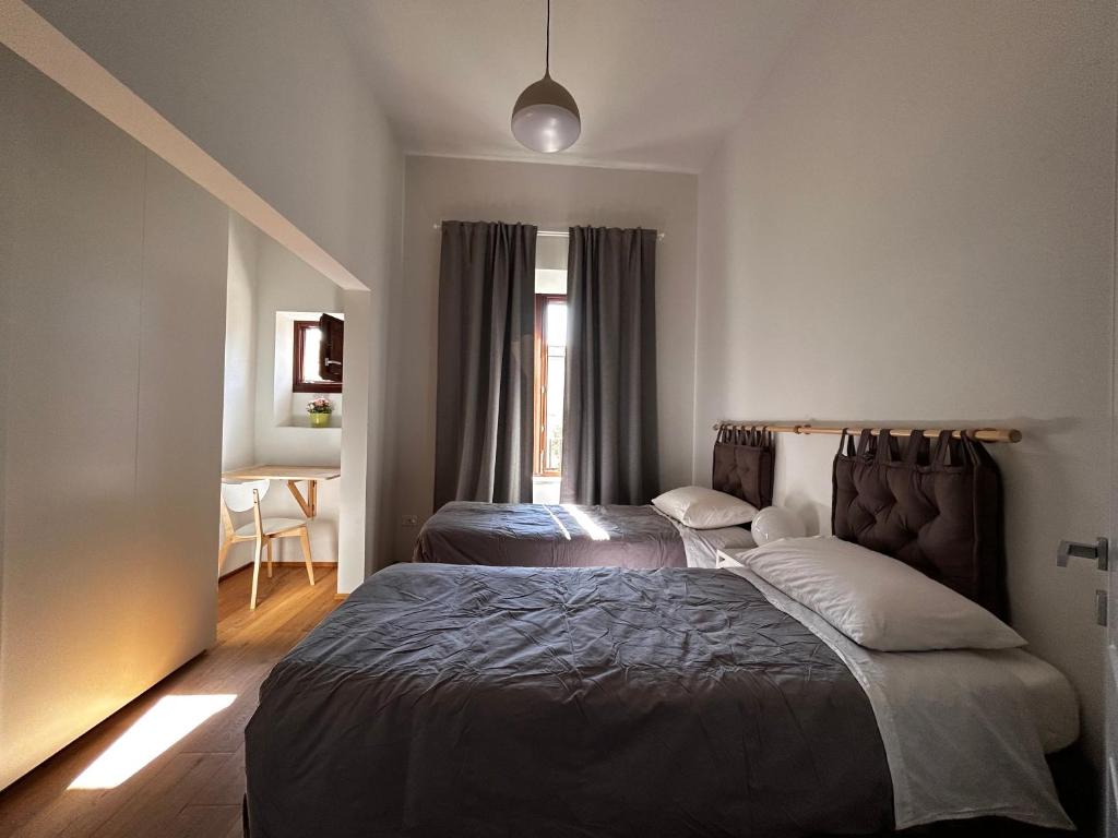 Łóżko lub łóżka w pokoju w obiekcie Gualchierina apartment