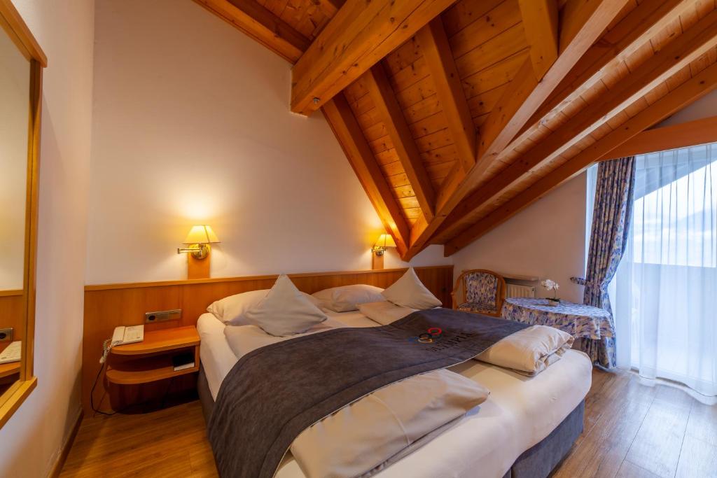 Postel nebo postele na pokoji v ubytování Frühstücks-Hotel Olympia