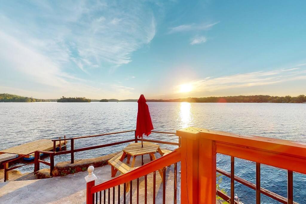 Relaxing waterfront retreat, Coe Hill (updated prices 2024)