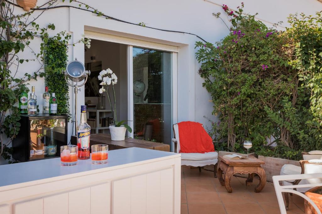 A garden outside Molo Luxury Suites Puerto Banus