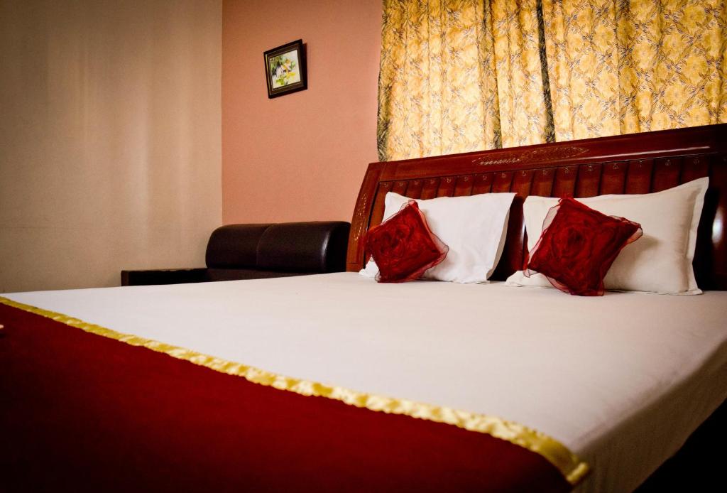 Postel nebo postele na pokoji v ubytování Hotel Avisha