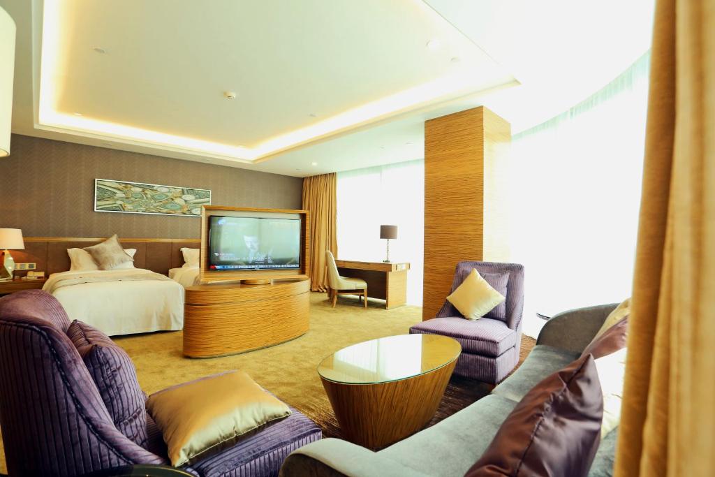 TV a/nebo společenská místnost v ubytování Shenzhen Baoan PLUS Gems Cube Hotel