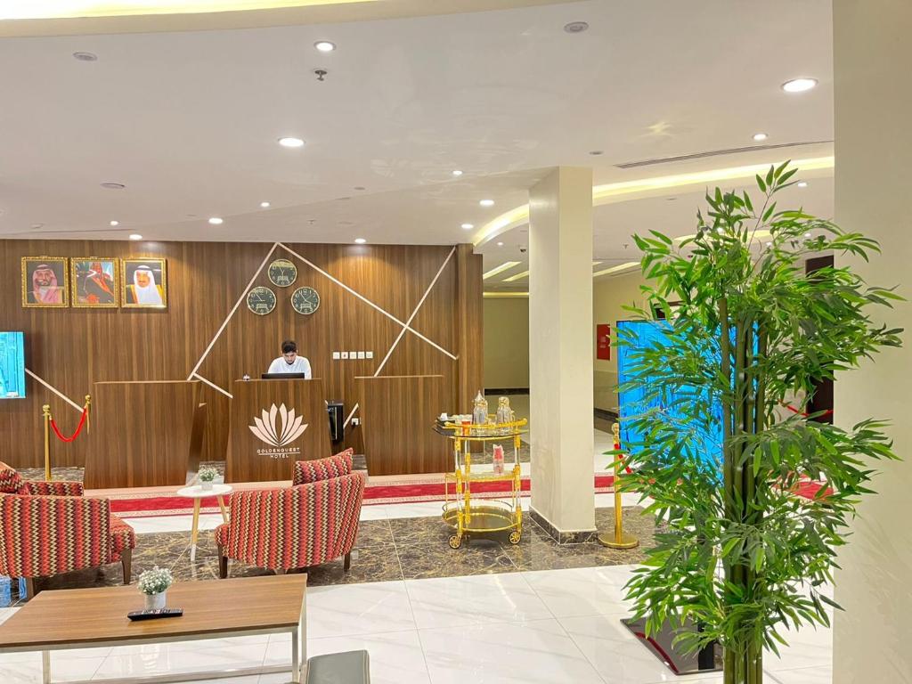 Lobbyen eller receptionen på فندق النزيل الذهبي - Golden Guest Hotel