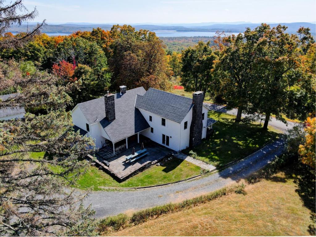 Historic Catskills farmhouse with sweeping views, Shokan (updated