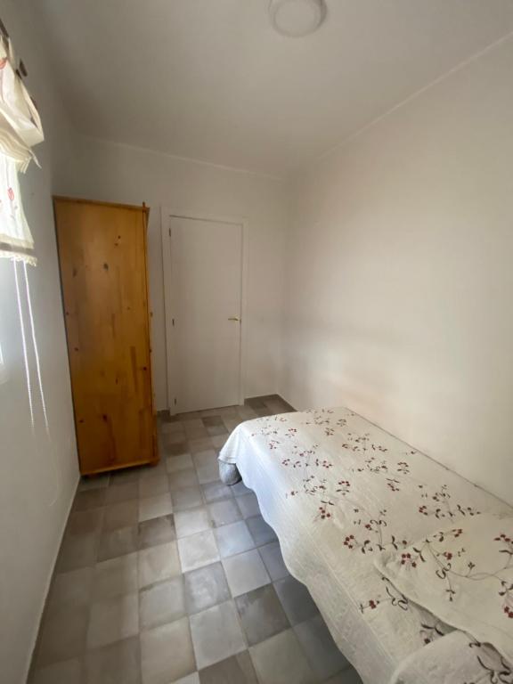 a bedroom with a bed and a wooden door at Apartamento en Costa Adeje in Adeje
