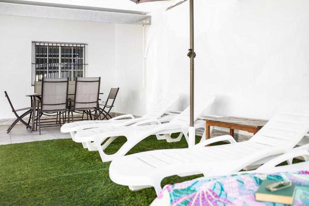 Patio alebo iná vonkajšia časť ubytovania Retama beach