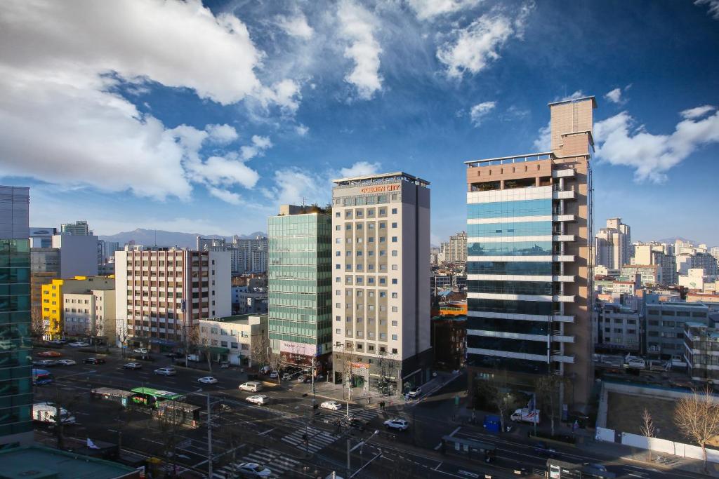 首尔东大门金城大酒店的高楼林立的城市景观