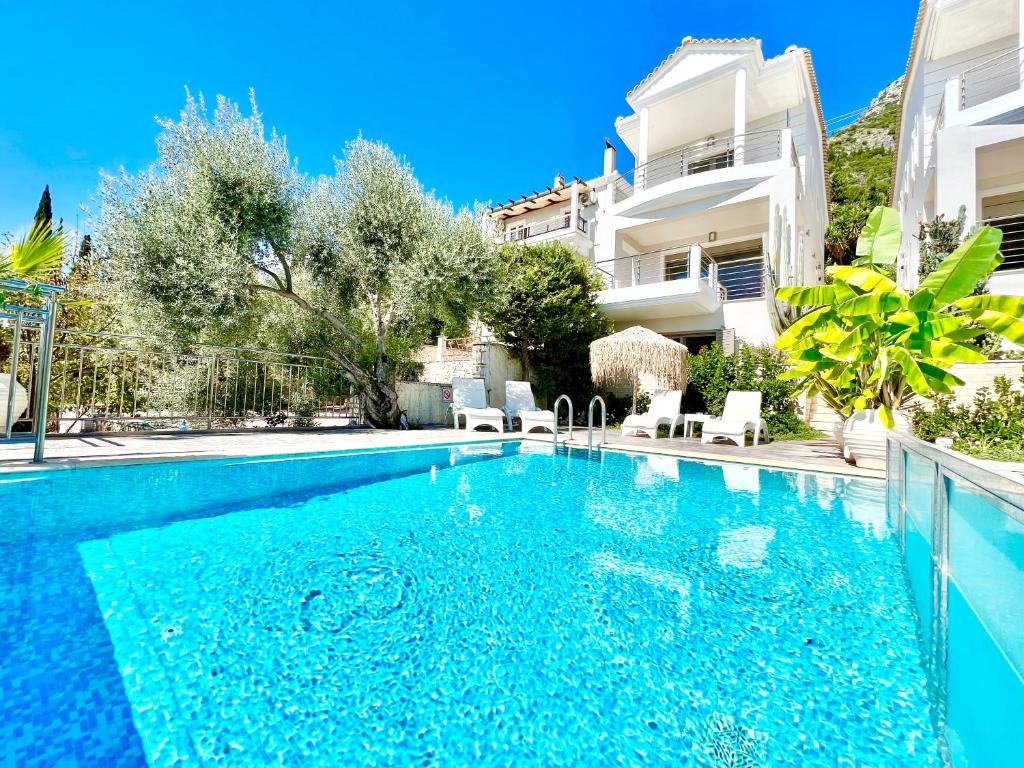 Bazén v ubytovaní Luxury Villa San George with private pool by DadoVillas alebo v jeho blízkosti