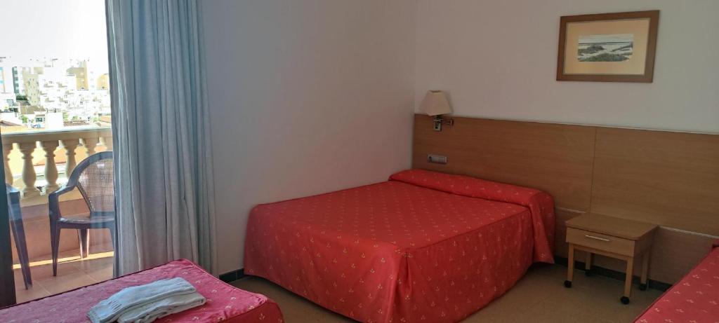 Ліжко або ліжка в номері Hotel Vent de Mar