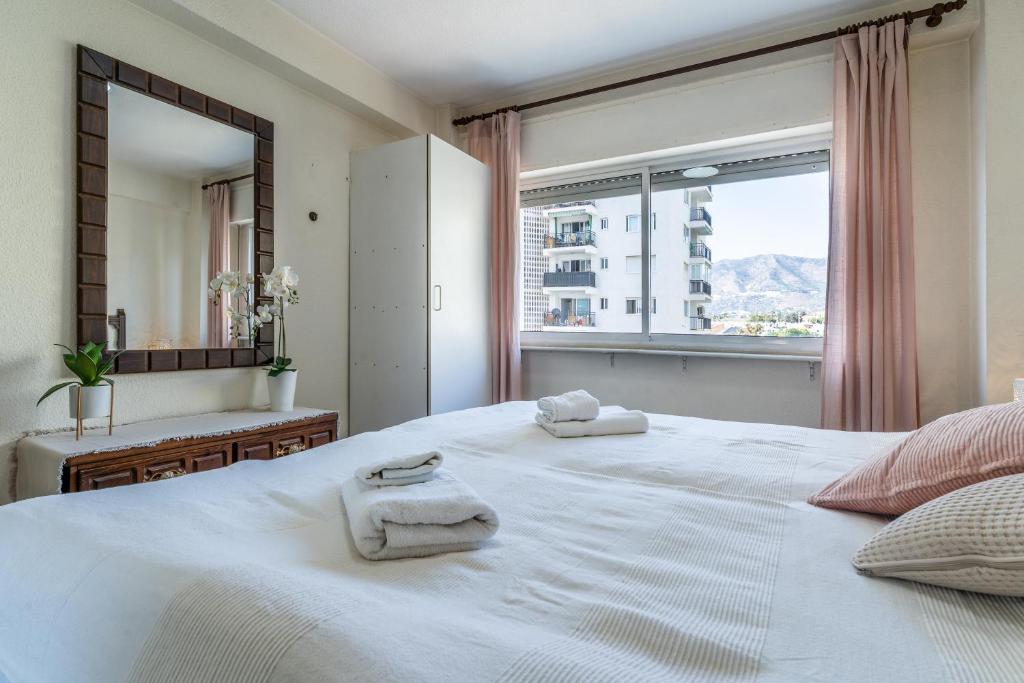 A bed or beds in a room at Apartamento Torres ll