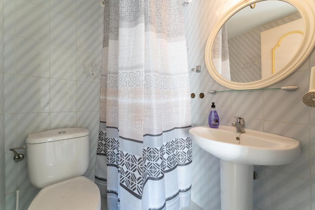 A bathroom at Apartamento Torres ll