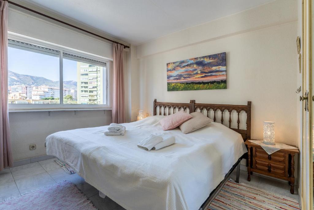 A bed or beds in a room at Apartamento Torres ll