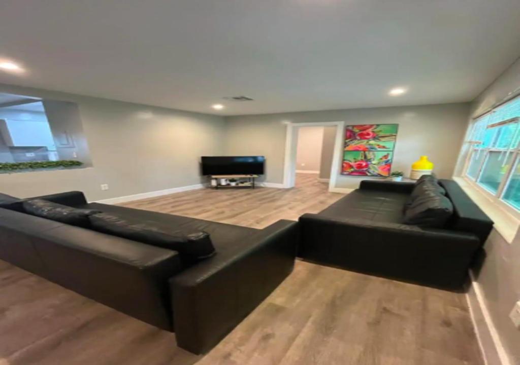 Spacious 3 BR House In Design District, Miami (updated prices 2024)