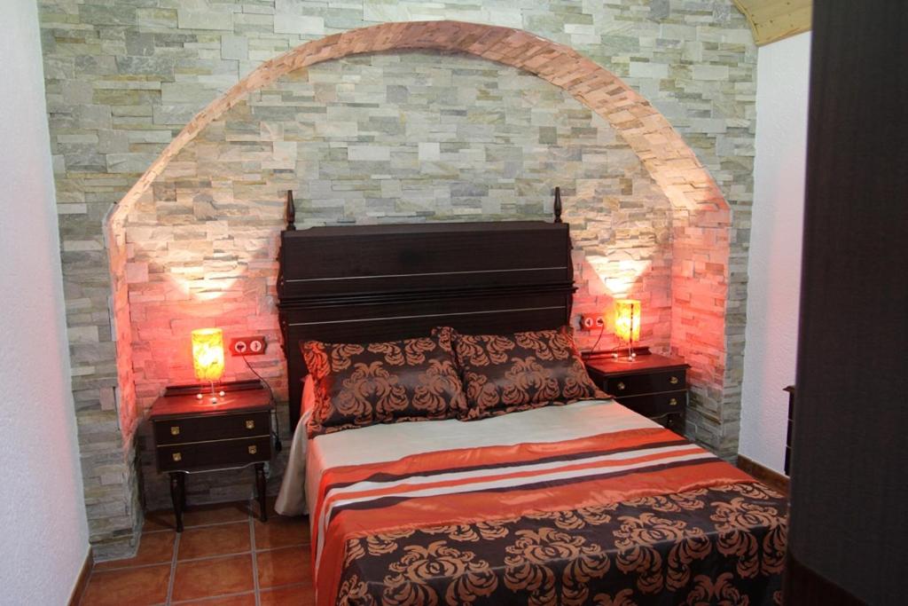 Postel nebo postele na pokoji v ubytování Cuevas las Chimeneas