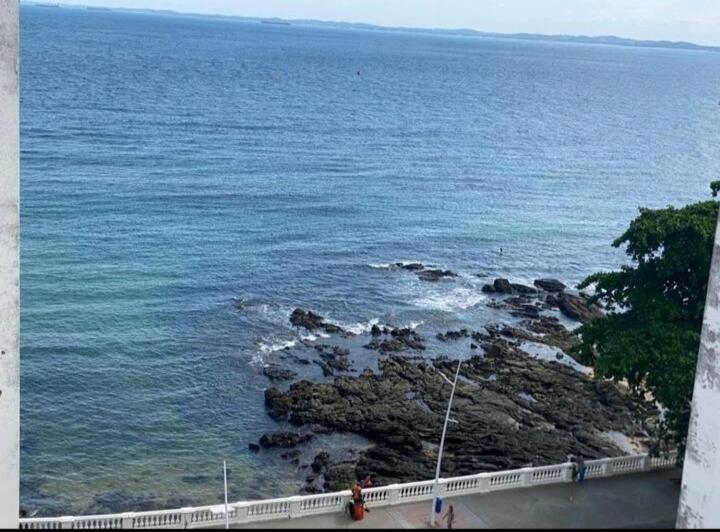 a view of the ocean from a bridge at 1/4, sala, Farol da Barra. in Salvador