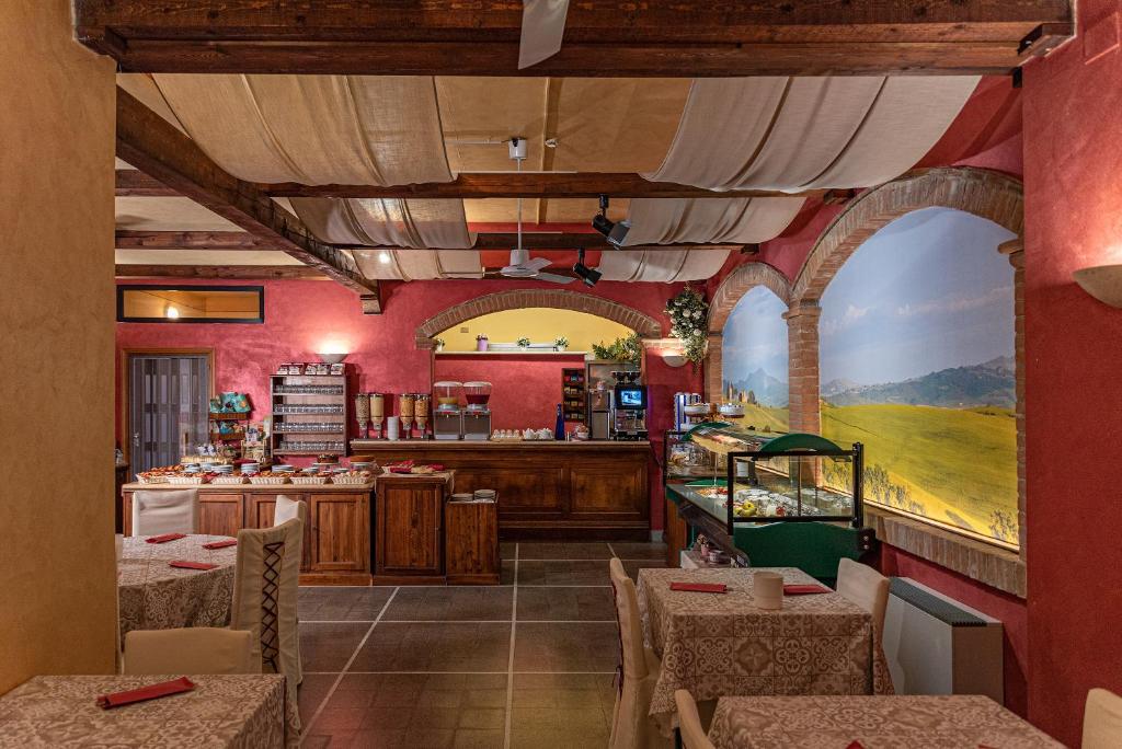 Reštaurácia alebo iné gastronomické zariadenie v ubytovaní Casanova - Panoramic Rooms and Suites