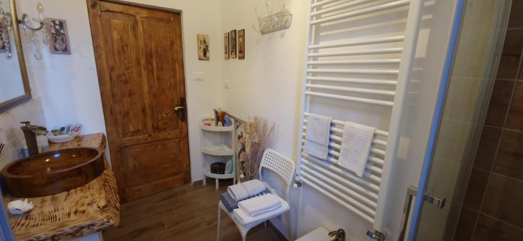 Zdjęcie z galerii obiektu Minimal Chic House - Green oasis near the center with private parking & pet-friendly w Bolonii