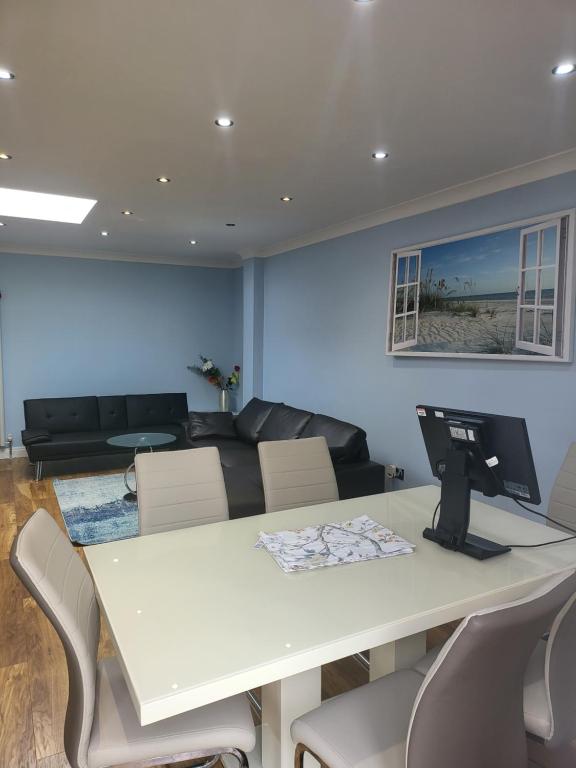 Not Bookable - Housity