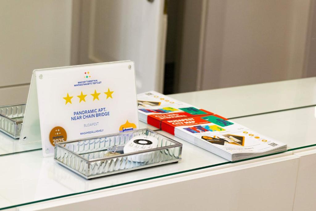 Certifikát, ocenenie alebo iný dokument vystavený v ubytovaní BUDACASTLE PANORAMIC LUXURIOUS FAMILY APT, FREE PARKING included