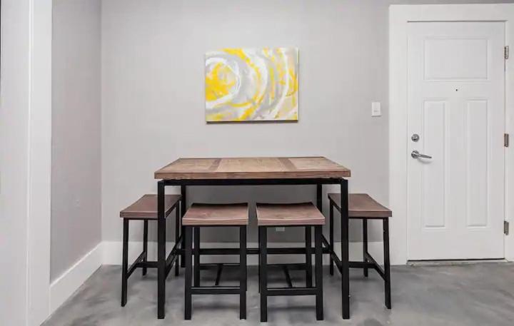 Perfect 2 bedroom Getaway near downtown