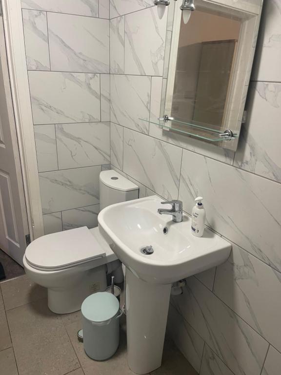 Apple Barn Guest House - King Room With Garden View