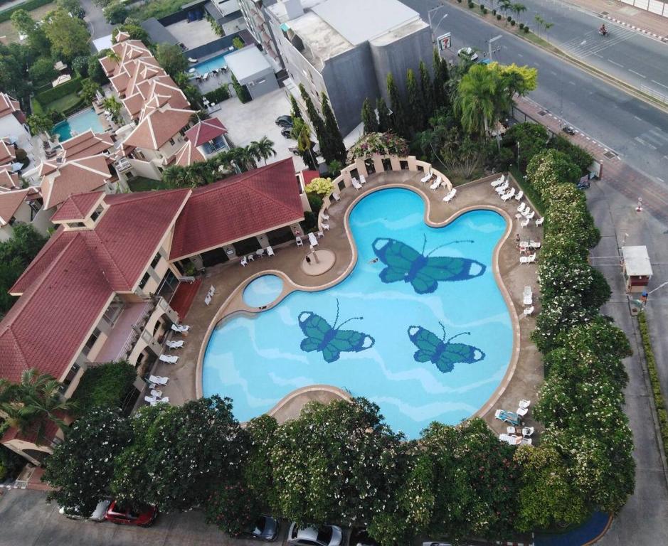 Bazén v ubytování Jomtien Beach Condominium Rimhad A nebo v jeho okolí