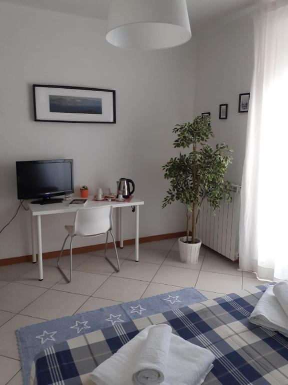 Televízia a/alebo spoločenská miestnosť v ubytovaní Simone's Scala House