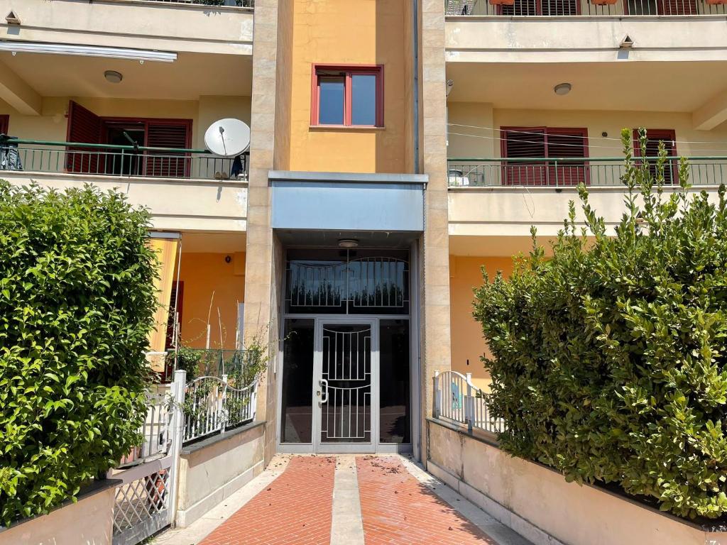 Το κτήριο όπου στεγάζεται  το διαμέρισμα