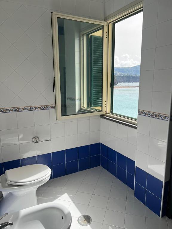 Kúpeľňa v ubytovaní Vient Mpop con terrazza vista mare