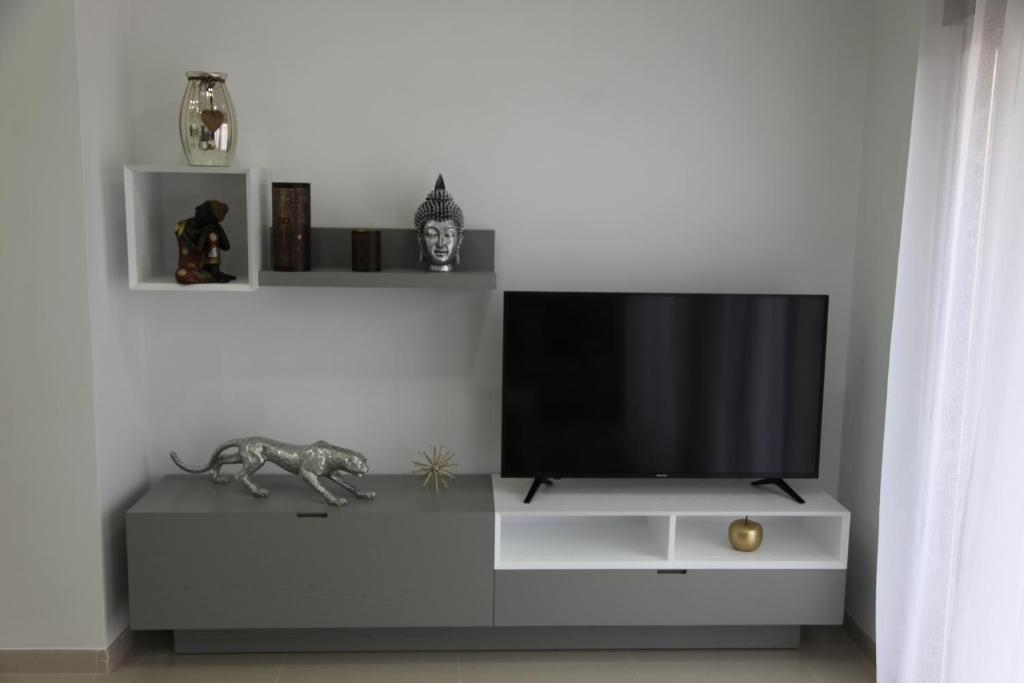 TV a/nebo společenská místnost v ubytování Apartamentos Alogia, Pastora, Yerbater