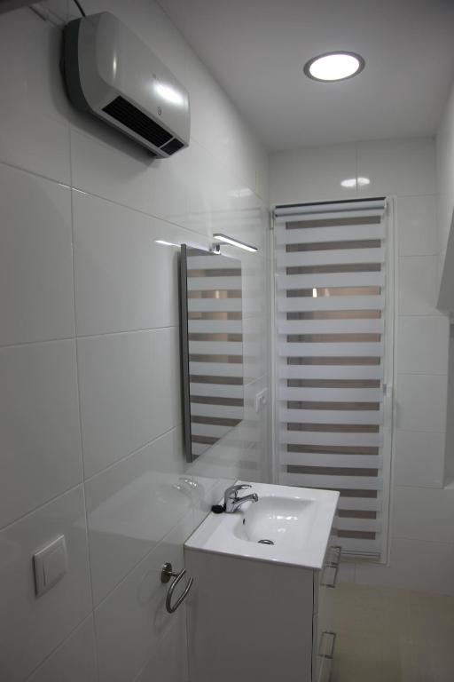 Koupelna v ubytování Apartamentos Alogia, Pastora, Yerbater