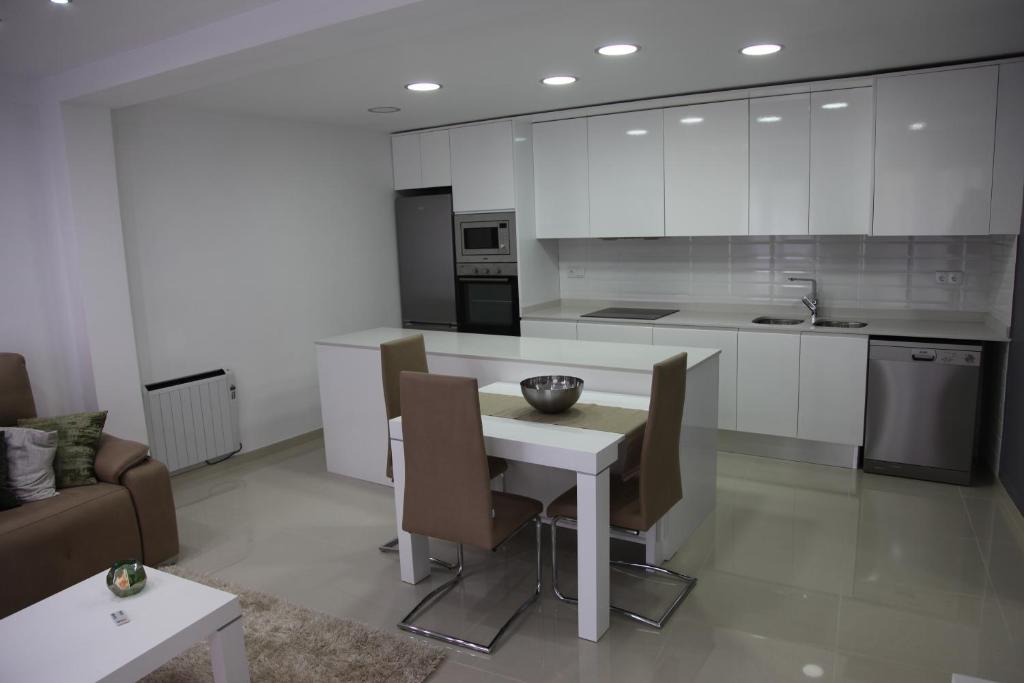 Kuchyň nebo kuchyňský kout v ubytování Apartamentos Alogia, Pastora, Yerbater
