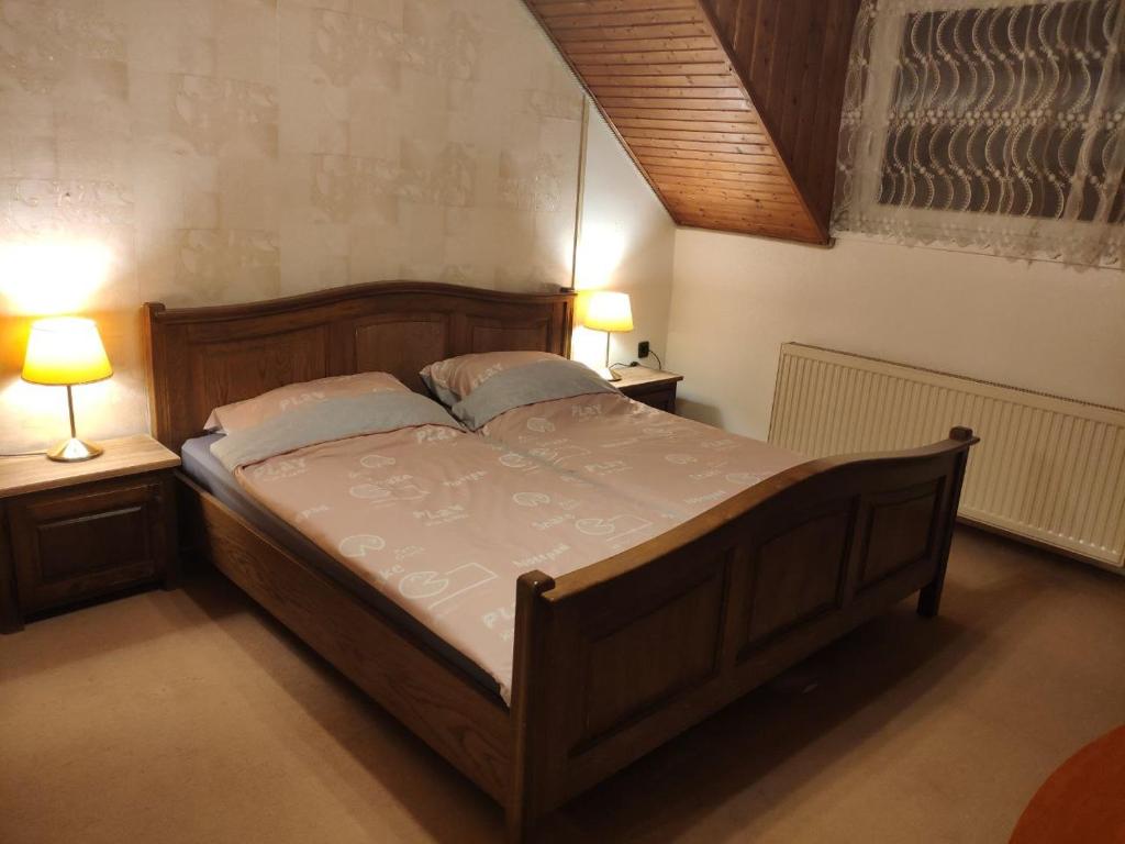 Postel nebo postele na pokoji v ubytování Karolina Apartment
