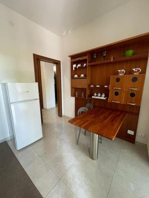 Kuchyňa alebo kuchynka v ubytovaní TERRACE HOUSE appartamento mq 80 adiacente ospedale e clinica