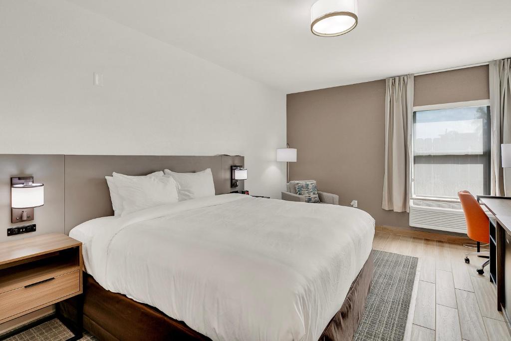 Postel nebo postele na pokoji v ubytování Comfort Inn