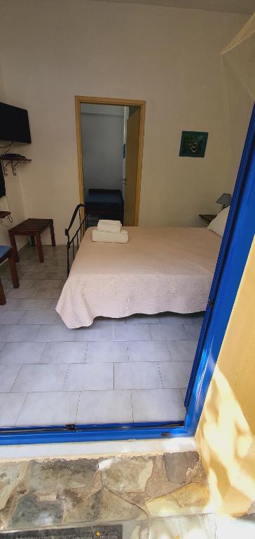 A bed or beds in a room at Irini Studios